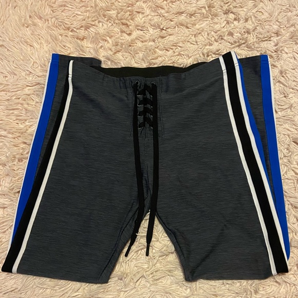 VS PINK RARE ULTIMATE Medium Lace Up Leggings - Picture 3 of 6